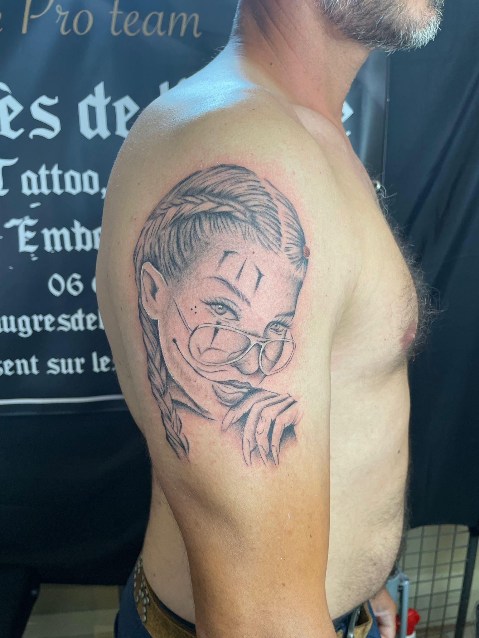 portrait-femme-bras-zyk
